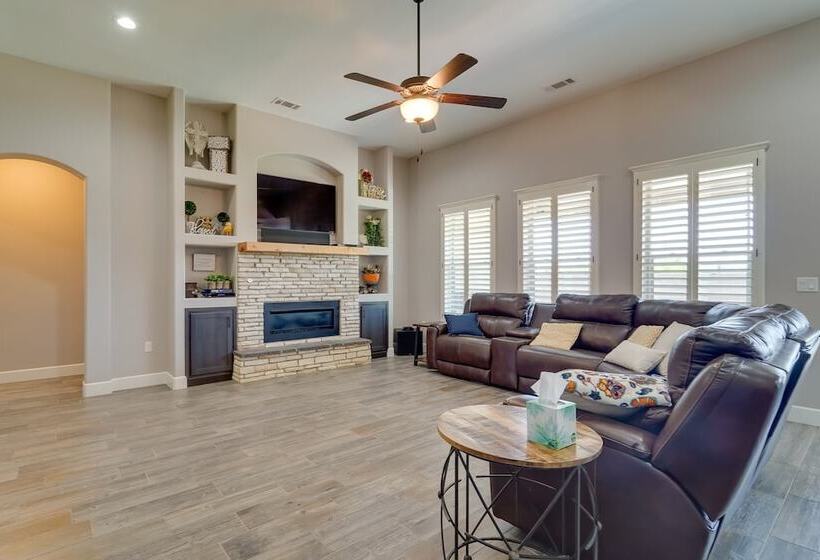 Carlsbad Retreat W/ Fire Pit & Fenced Yard!