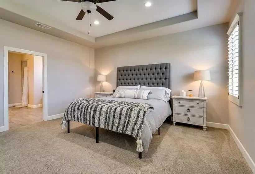 Carlsbad Retreat W/ Fire Pit & Fenced Yard!