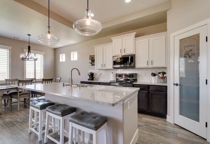 Carlsbad Retreat W/ Fire Pit & Fenced Yard!