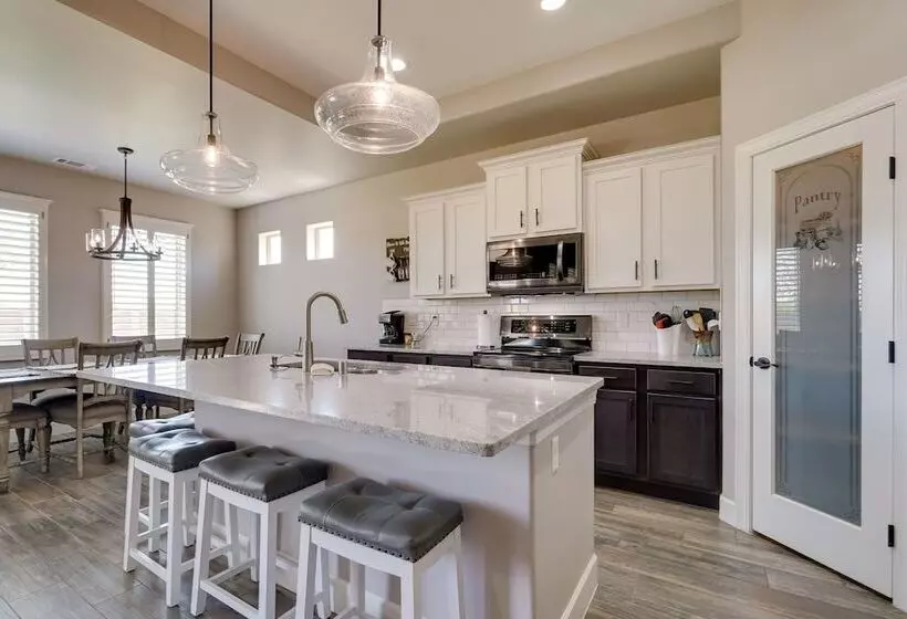 Carlsbad Retreat W/ Fire Pit & Fenced Yard!