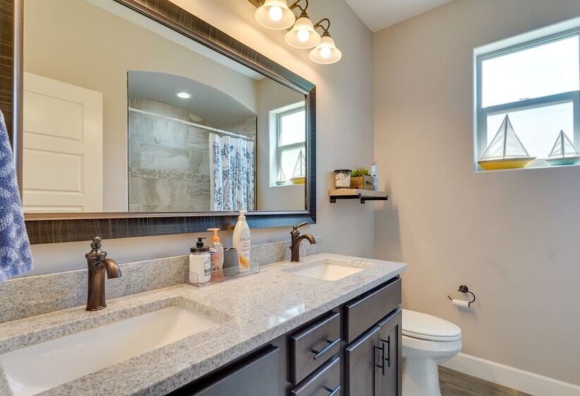 Carlsbad Retreat W/ Fire Pit & Fenced Yard!