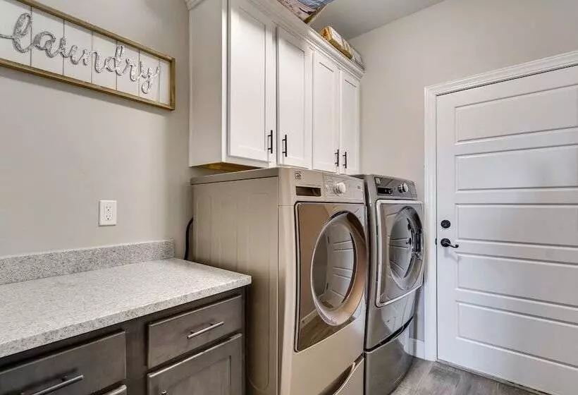 Carlsbad Retreat W/ Fire Pit & Fenced Yard!