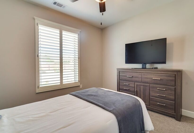 Carlsbad Retreat W/ Fire Pit & Fenced Yard!