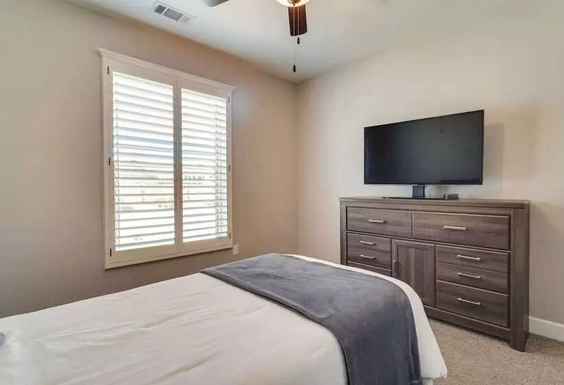 Carlsbad Retreat W/ Fire Pit & Fenced Yard!