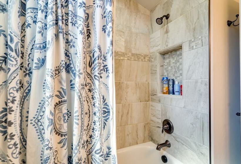 Carlsbad Retreat W/ Fire Pit & Fenced Yard!