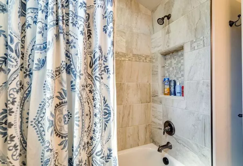 Carlsbad Retreat W/ Fire Pit & Fenced Yard!