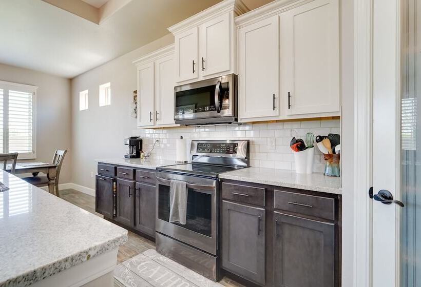 Carlsbad Retreat W/ Fire Pit & Fenced Yard!