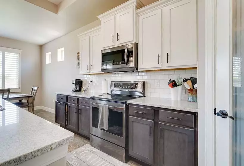 Carlsbad Retreat W/ Fire Pit & Fenced Yard!