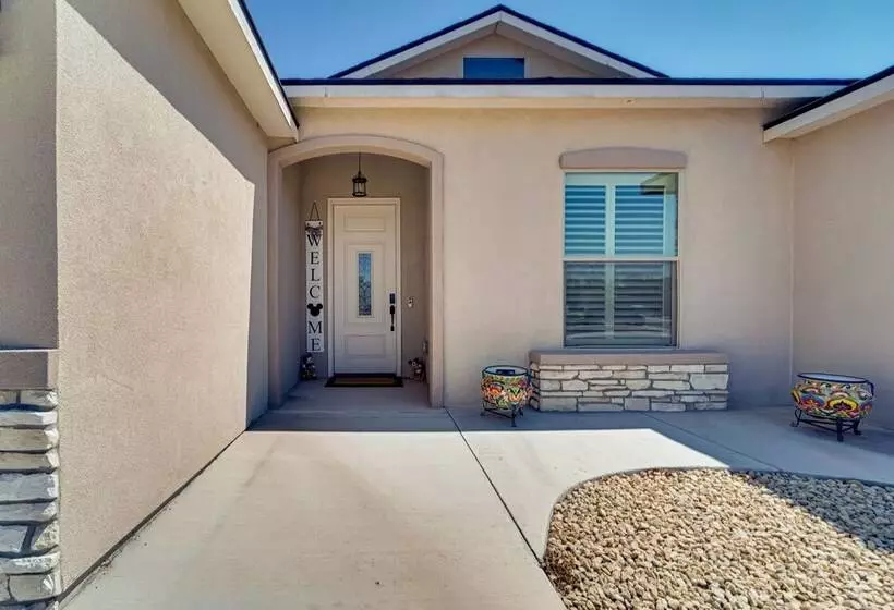 Carlsbad Retreat W/ Fire Pit & Fenced Yard!