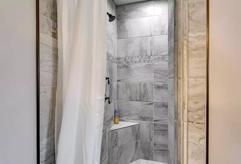 Carlsbad Retreat W/ Fire Pit & Fenced Yard!