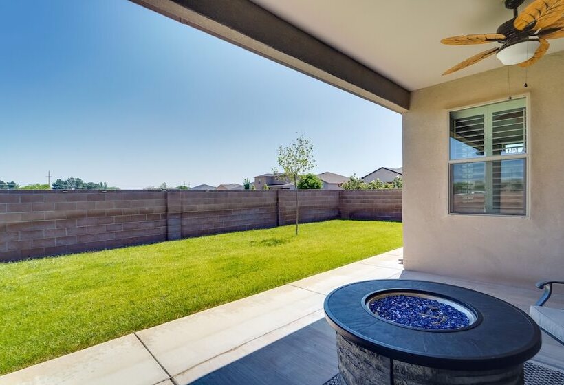 Carlsbad Retreat W/ Fire Pit & Fenced Yard!