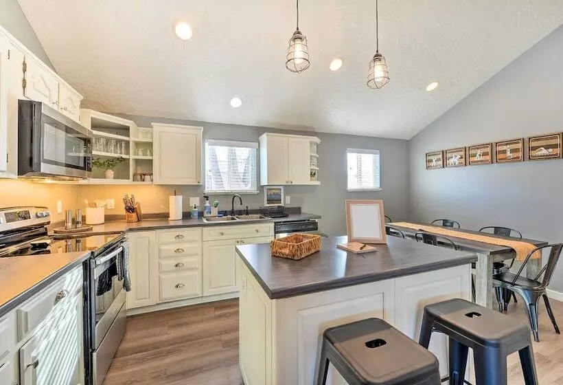 Centrally Located Pinedale Vacation Rental!