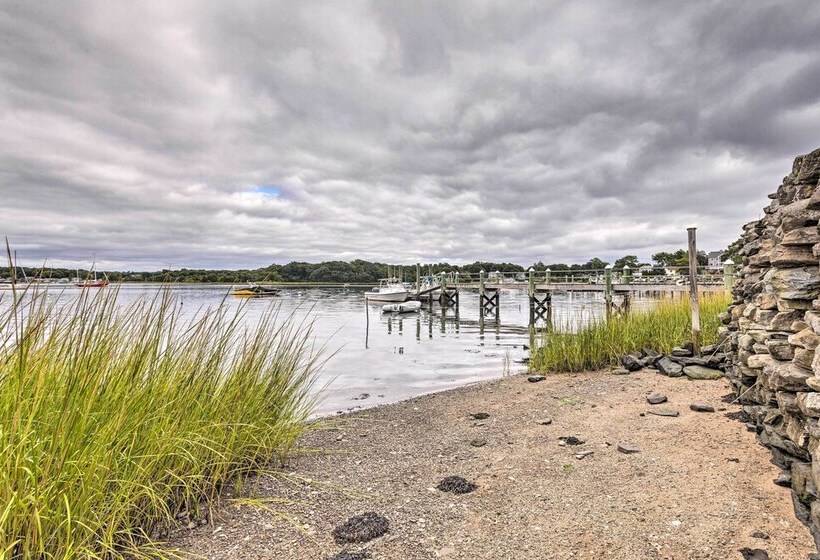 Charming Bristol Cottage W/ Private Beach!