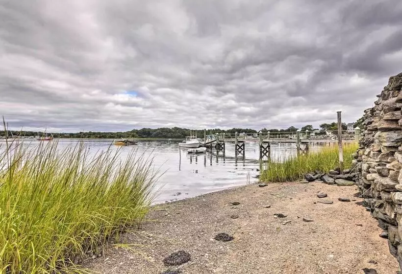 Charming Bristol Cottage W/ Private Beach!