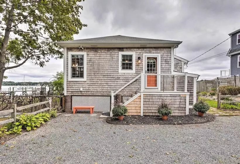 Charming Bristol Cottage W/ Private Beach!