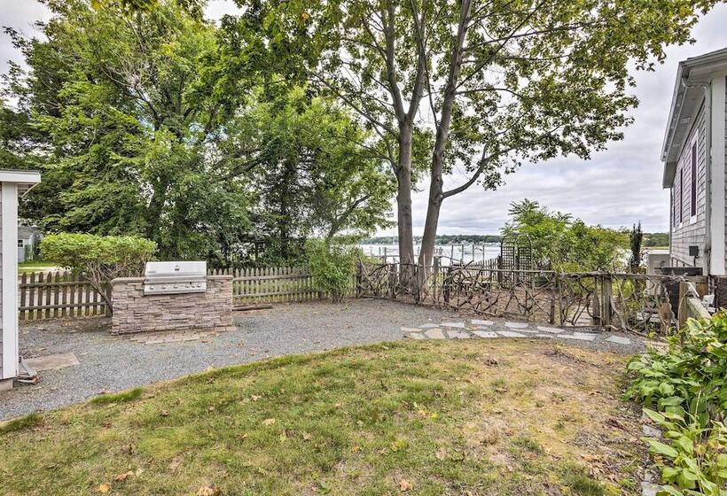 Charming Bristol Cottage W/ Private Beach!