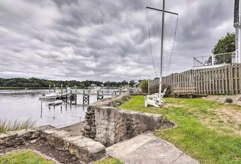 Charming Bristol Cottage W/ Private Beach!