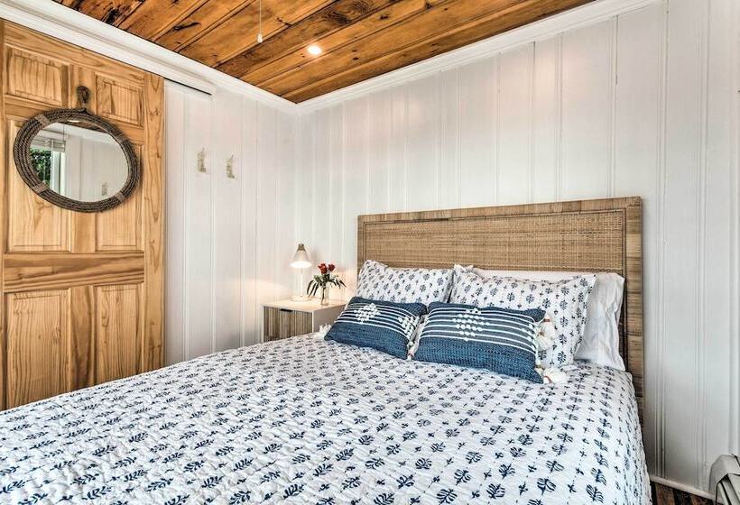 Charming Bristol Cottage W/ Private Beach!