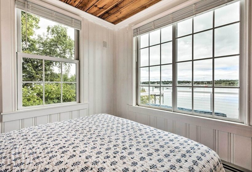 Charming Bristol Cottage W/ Private Beach!