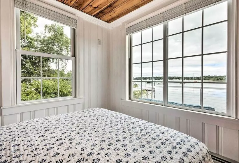 Charming Bristol Cottage W/ Private Beach!