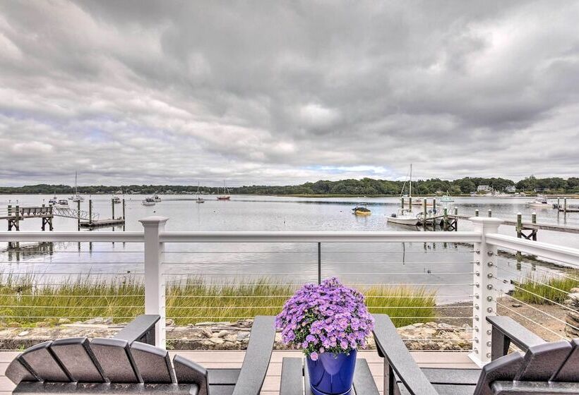 Charming Bristol Cottage W/ Private Beach!