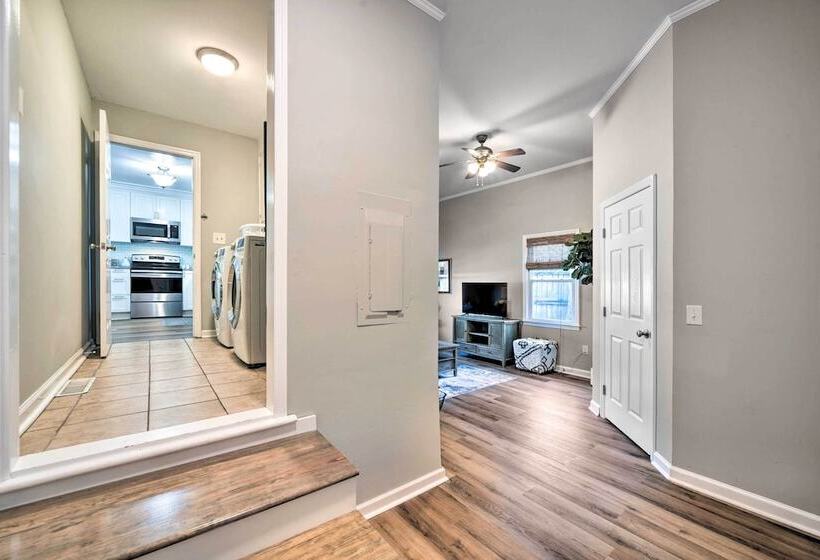 Charming House W/ Patio, 3 1/2 Mi To Beach!