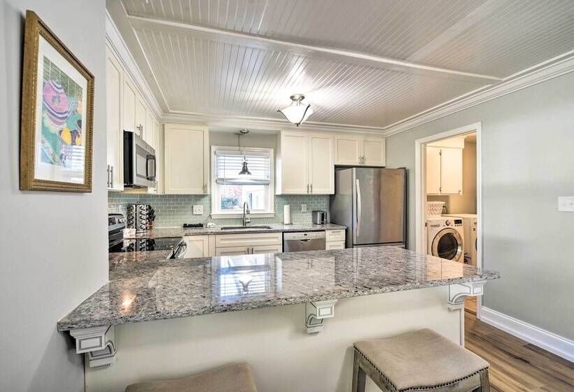 Charming House W/ Patio, 3 1/2 Mi To Beach!