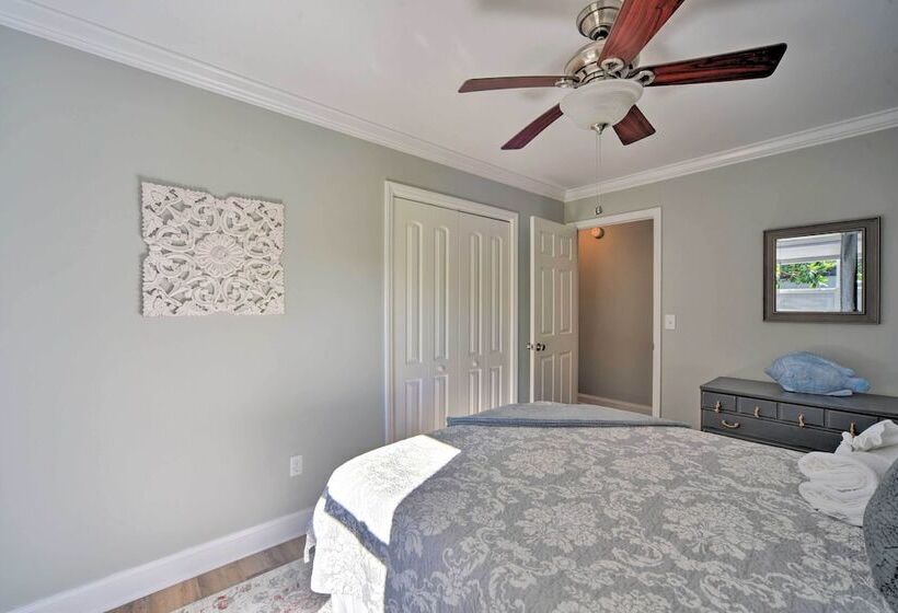 Charming House W/ Patio, 3 1/2 Mi To Beach!