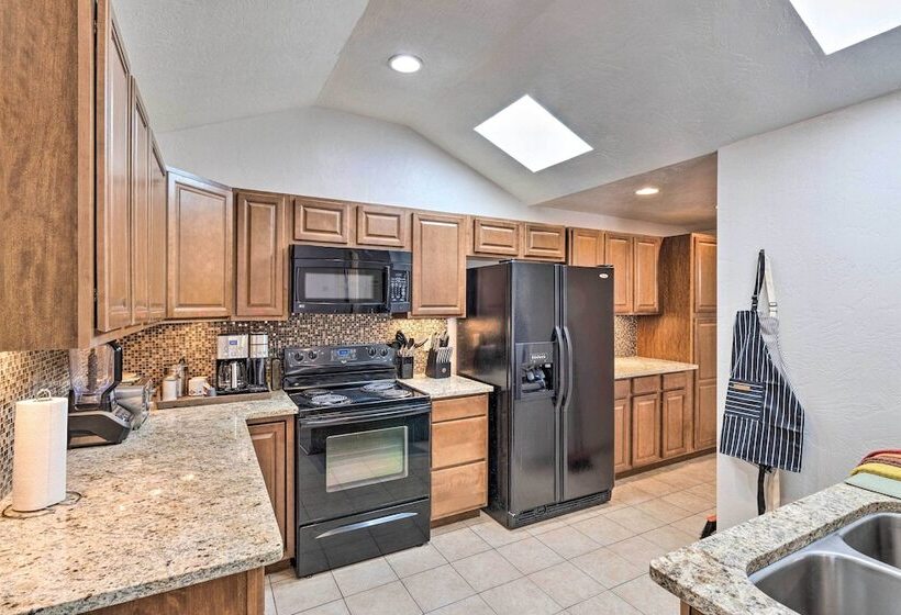 Reno Home W/ Deck: 1 Mi To Riverwalk District!