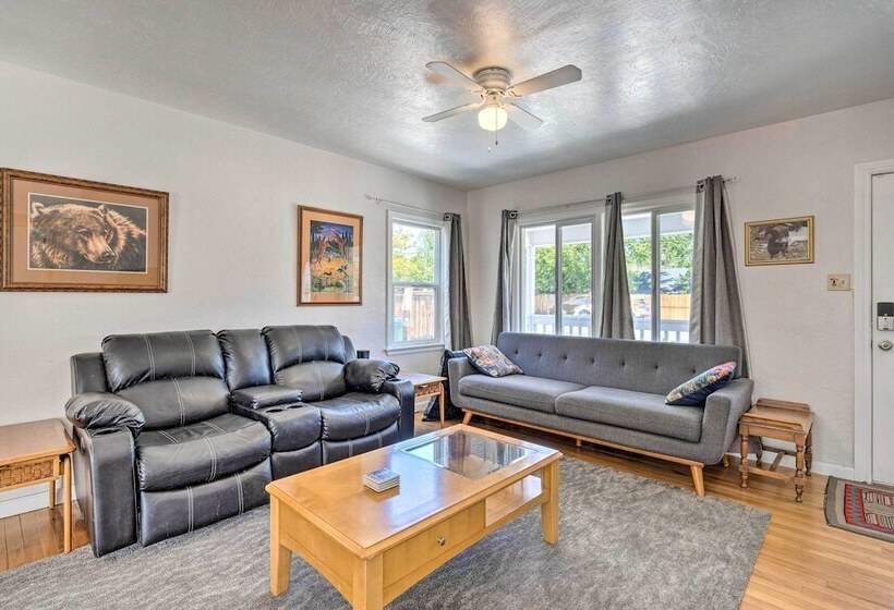 Reno Home W/ Deck: 1 Mi To Riverwalk District!