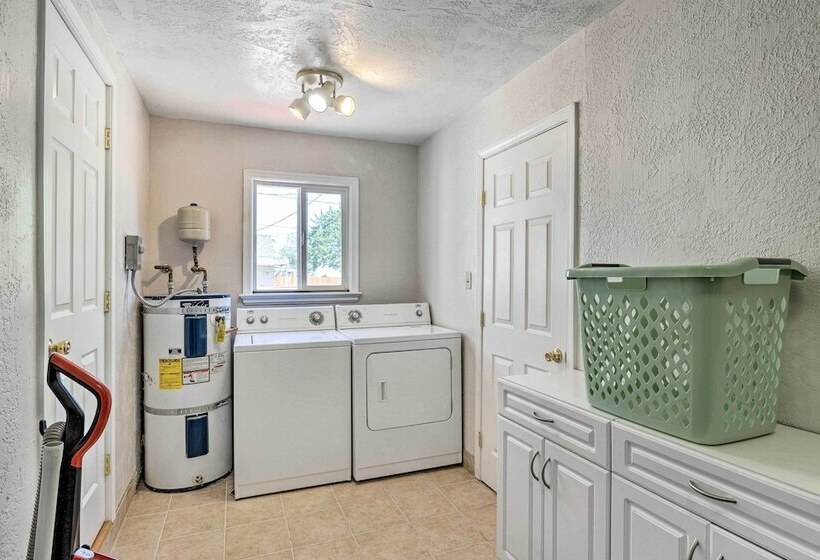 Reno Home W/ Deck: 1 Mi To Riverwalk District!