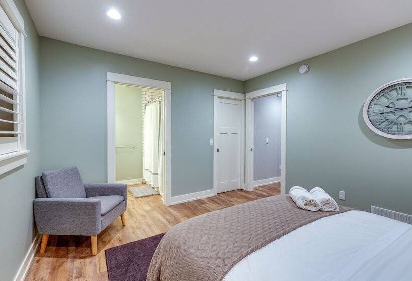 Chic Hideaway W/ Fire Pit < 2 Miles To Beach!