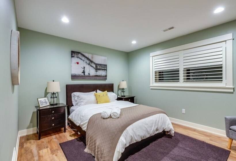 Chic Hideaway W/ Fire Pit < 2 Miles To Beach!