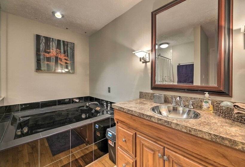 Cincinnati Home, Patio W/ Downtown Views!