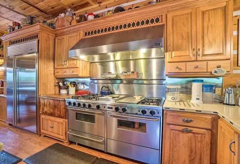 Custom Cabin W/ 12 Acres On Dale Hollow Lake!