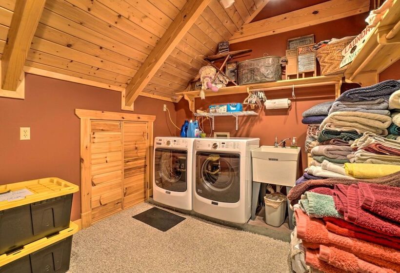 Custom Cabin W/ 12 Acres On Dale Hollow Lake!