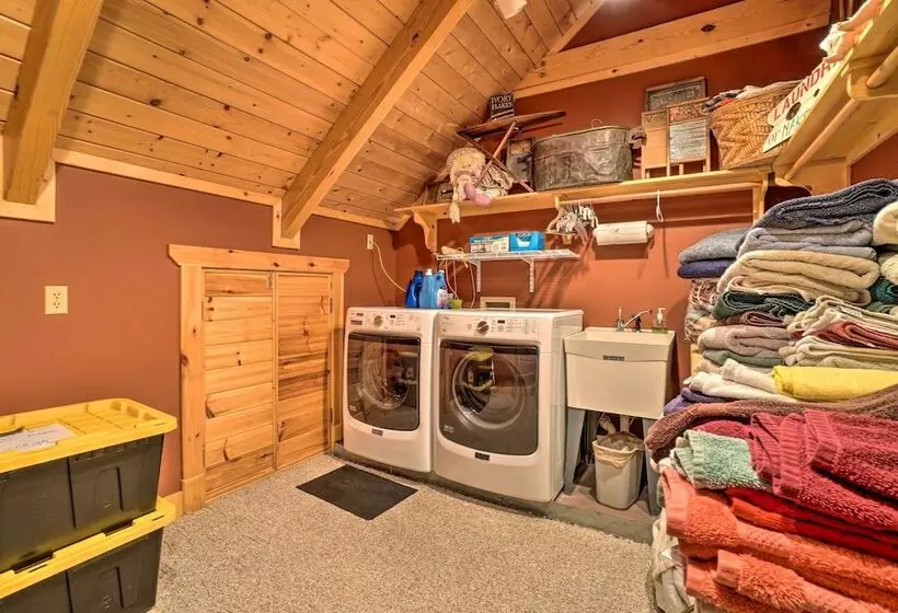 Custom Cabin W/ 12 Acres On Dale Hollow Lake!