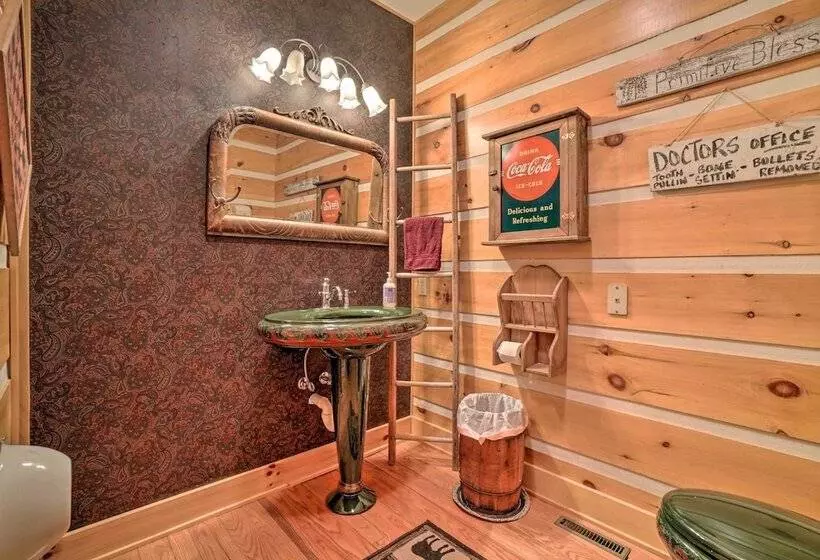 Custom Cabin W/ 12 Acres On Dale Hollow Lake!