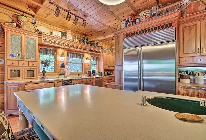 Custom Cabin W/ 12 Acres On Dale Hollow Lake!