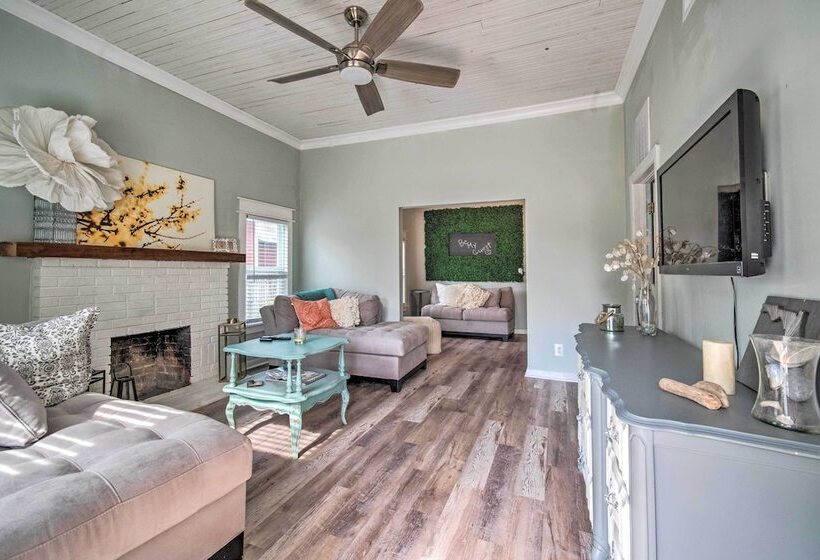 Walk To River & Shops: Downtown Dunnellon Escape