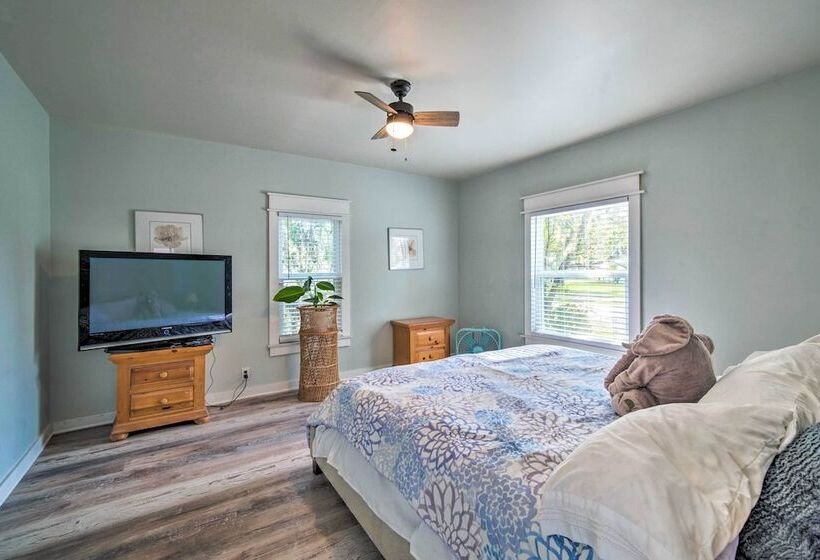 Walk To River & Shops: Downtown Dunnellon Escape