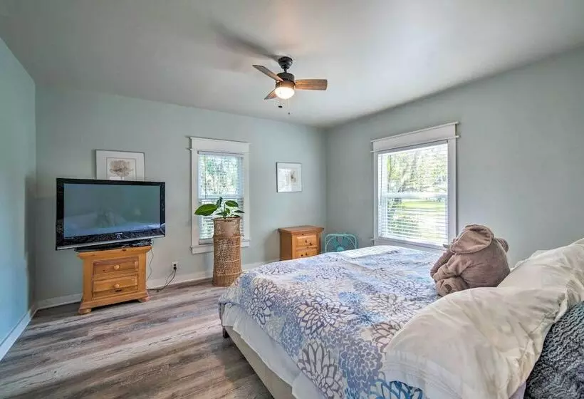 Walk To River & Shops: Downtown Dunnellon Escape