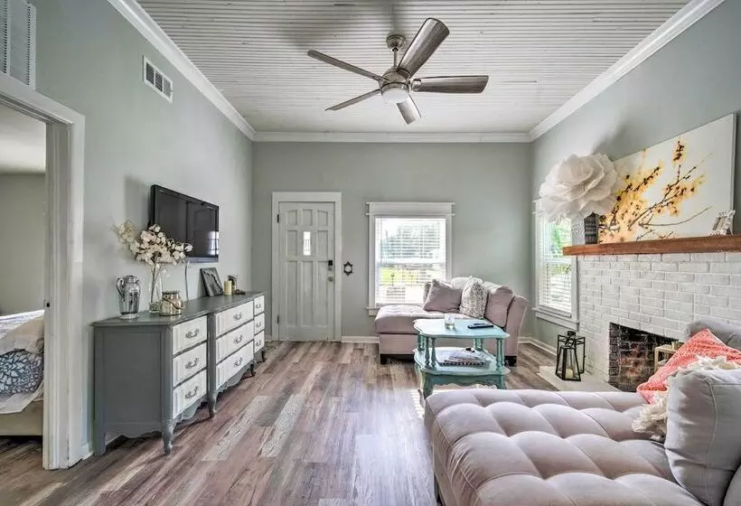 Walk To River & Shops: Downtown Dunnellon Escape