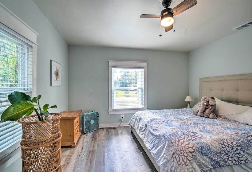 Walk To River & Shops: Downtown Dunnellon Escape