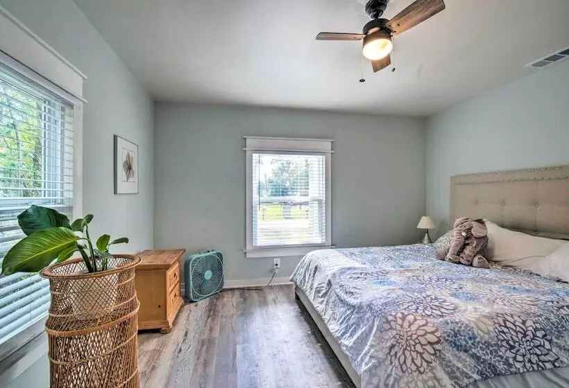 Walk To River & Shops: Downtown Dunnellon Escape