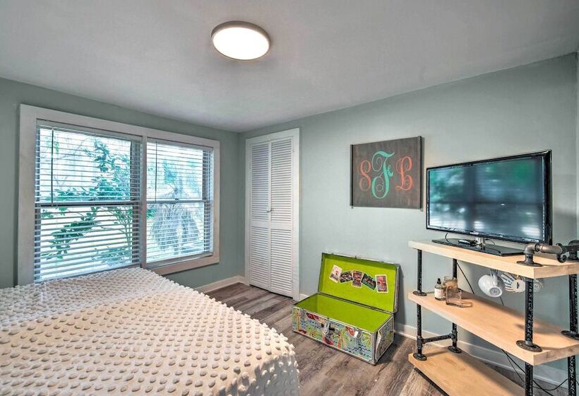 Walk To River & Shops: Downtown Dunnellon Escape