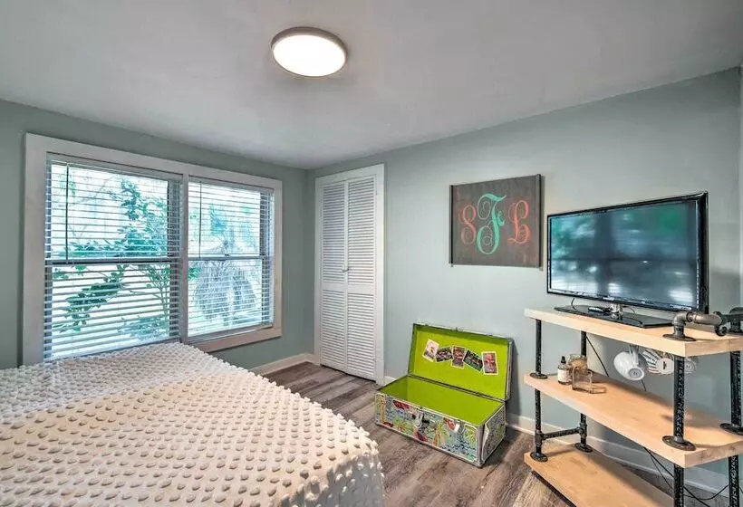 Walk To River & Shops: Downtown Dunnellon Escape