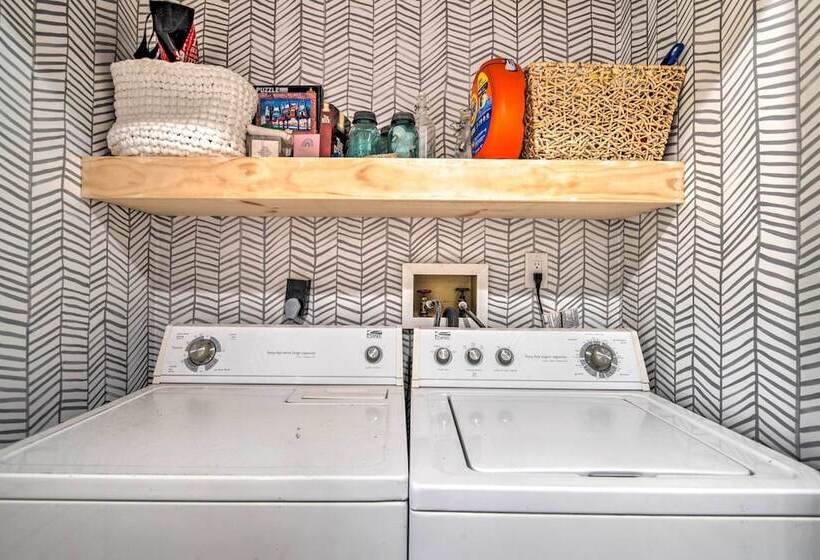 Walk To River & Shops: Downtown Dunnellon Escape