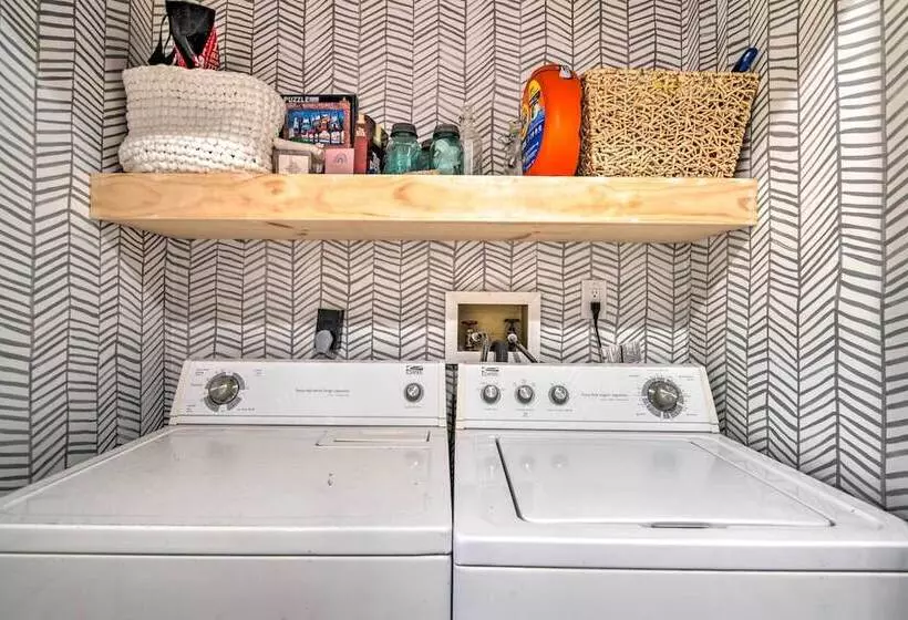 Walk To River & Shops: Downtown Dunnellon Escape