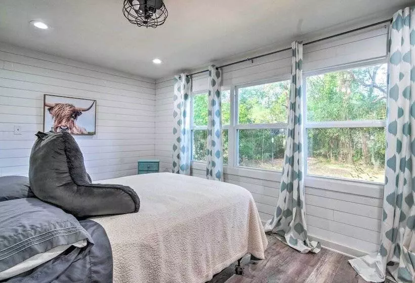 Walk To River & Shops: Downtown Dunnellon Escape